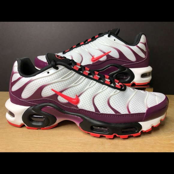 Nike Air Max TN Plus Tuned Running Shoe CD7061 101 NWT Nike Air Max TN Plus Tuned Running Shoe CD7061 101 NWT